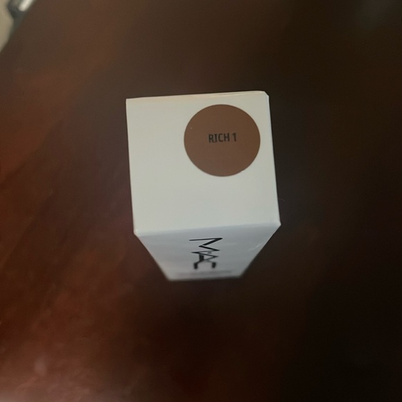 Strobe Dewy Skin Tint - Picture 4 of 4